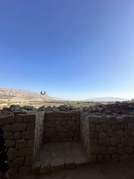 Atashkadeh, ya da Atashgah ya da Dar-e-Mehr, dini bir binanın bir çeşit Zoroastrian ibadet evi olduğu söylenir.
