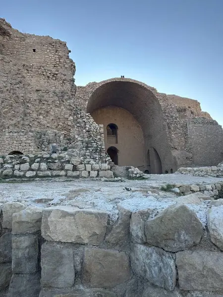 Atashkadeh, ya da Atashgah ya da Dar-e-Mehr, dini bir binanın bir çeşit Zoroastrian ibadet evi olduğu söylenir.