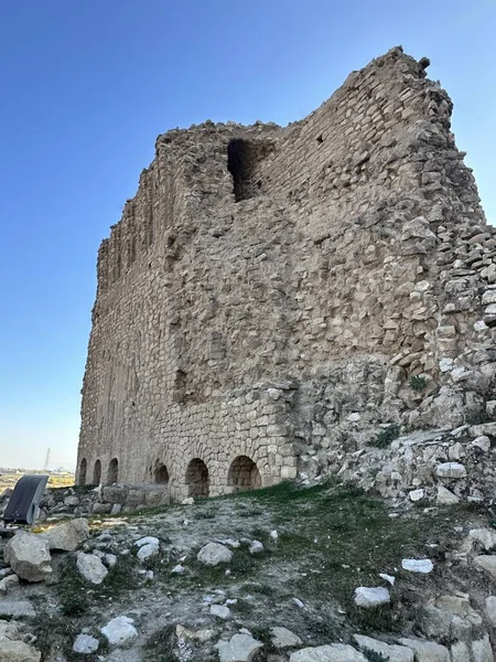 Atashkadeh, ya da Atashgah ya da Dar-e-Mehr, dini bir binanın bir çeşit Zoroastrian ibadet evi olduğu söylenir.