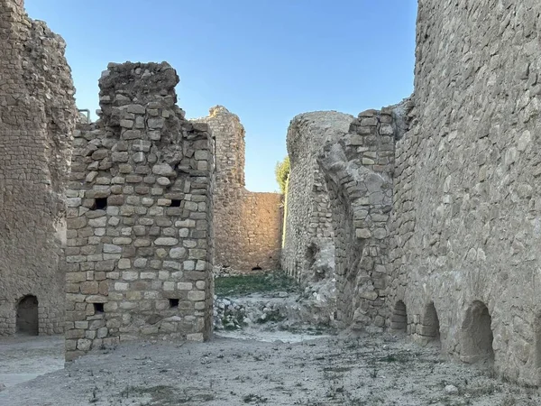Atashkadeh, ya da Atashgah ya da Dar-e-Mehr, dini bir binanın bir çeşit Zoroastrian ibadet evi olduğu söylenir.
