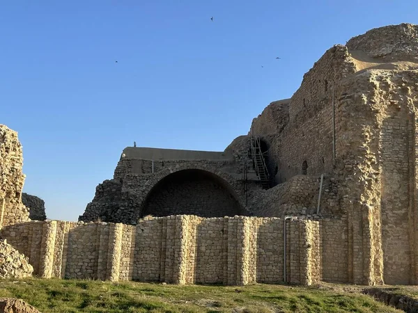 Atashkadeh, ya da Atashgah ya da Dar-e-Mehr, dini bir binanın bir çeşit Zoroastrian ibadet evi olduğu söylenir.