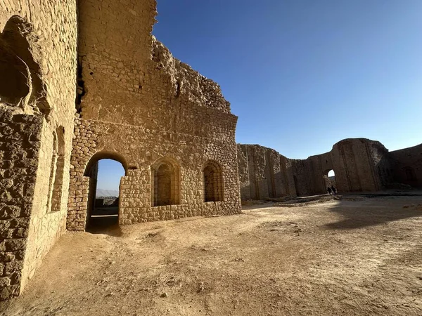 Atashkadeh, ya da Atashgah ya da Dar-e-Mehr, dini bir binanın bir çeşit Zoroastrian ibadet evi olduğu söylenir.