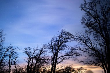 Kırsalda gün batımına uzun süre maruz kalma