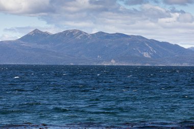 Pasifik Okyanusu 'nun üzerindeki dağ