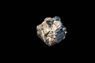 Siyah arkaplanda klorit cevheri