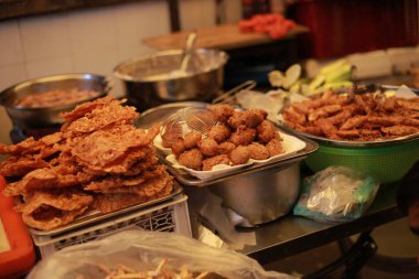 Lezzetli Asya yemeklerinin yakın görüntüsü