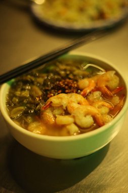 Lezzetli Asya yemeklerinin yakın görüntüsü