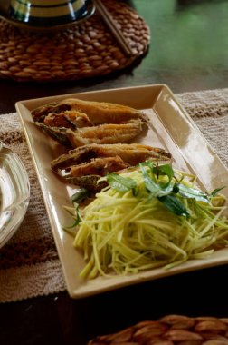 Kızarmış balığın mutfak fotoğrafı.