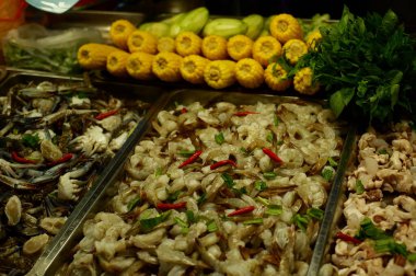 Lezzetli Asya yemeklerinin yakın görüntüsü