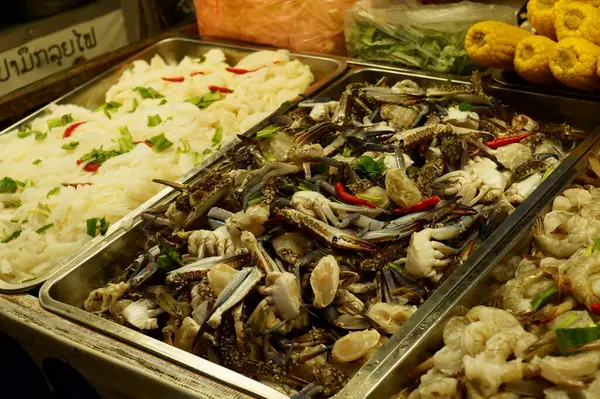 Bangkok 'ta bir markette deniz ürünleri.