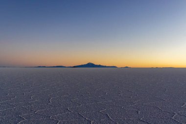 Salar de Uyuni 'de gün doğumu.