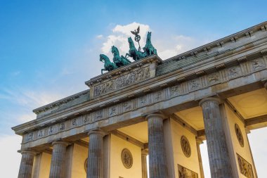Berlin, Almanya - 14 Eylül 2024: Brandenburg Kapısı ayrıntıları, Berlin.