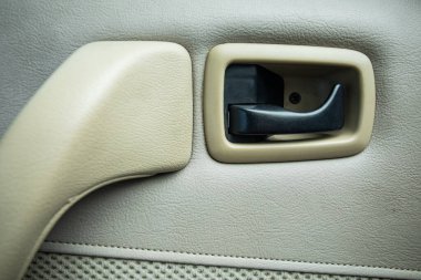 : Bir Ford Sedan araba kapı kolu