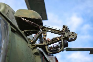 Uçaklar. Uçak parçaları. Kanatlar, pervaneler, türbinler. İniş takımları ve hidrolik sistem elementleri. Helikopterler ve parçaları. Askeri ekipman. Füzeler. Dünyanın en büyük uçağı 