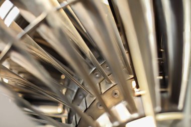 Uçaklar. Uçak parçaları. Kanatlar, pervaneler, türbinler. İniş takımları ve hidrolik sistem elementleri. Helikopterler ve parçaları. Askeri ekipman. Füzeler. Dünyanın en büyük uçağı 