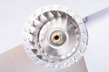 Ev Aletleri Detayları. Ampuller. Elektronik panolar. Gaz yakıcılar ve santrifüj varili. Kompresör. Yön. Isıtma elemanları. Yüksek çözünürlüklü çekim