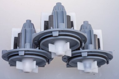 Ev Aletleri Detayları. Ampuller. Elektronik panolar. Gaz yakıcılar ve santrifüj varili. Kompresör. Yön. Isıtma elemanları. Yüksek çözünürlüklü çekim