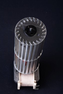 Ev Aletleri Detayları. Ampuller. Elektronik panolar. Gaz yakıcılar ve santrifüj varili. Kompresör. Yön. Isıtma elemanları. Yüksek çözünürlüklü çekim