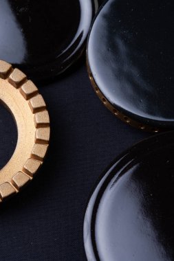 Ev Aletleri Detayları. Ampuller. Elektronik panolar. Gaz yakıcılar ve santrifüj varili. Kompresör. Yön. Isıtma elemanları. Yüksek çözünürlüklü çekim