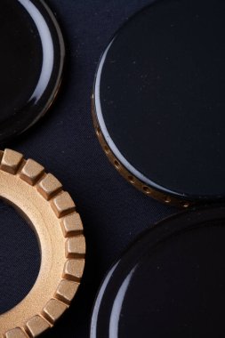 Ev Aletleri Detayları. Ampuller. Elektronik panolar. Gaz yakıcılar ve santrifüj varili. Kompresör. Yön. Isıtma elemanları. Yüksek çözünürlüklü çekim