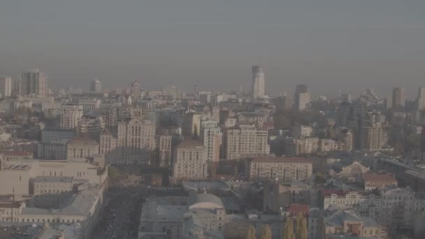 Κεντρικό Τμήμα Του Κίεβο Πέχερσκ Ηλιόλουστη Φθινοπωρινή Μέρα Σμόγκ Πυροβολισμός — Αρχείο Βίντεο