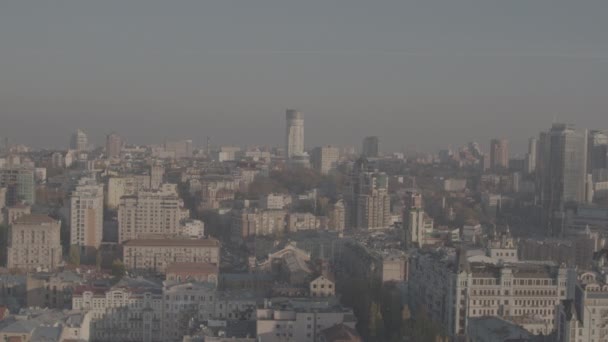 基辅市中心 Pechersk 秋天里阳光灿烂 以4K分辨率从空中射击 第聂伯河的景色 — 图库视频影像