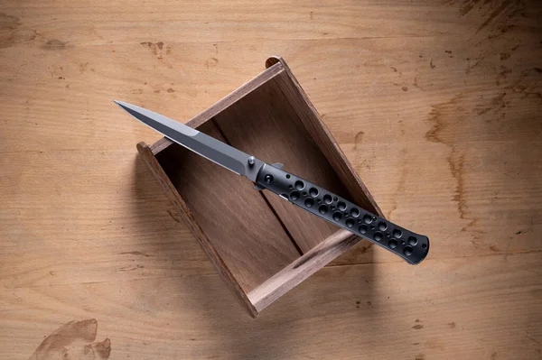 Couteau Pointu Pliant Sur Une Vieille Table Couteau Avec Poignée — Photo