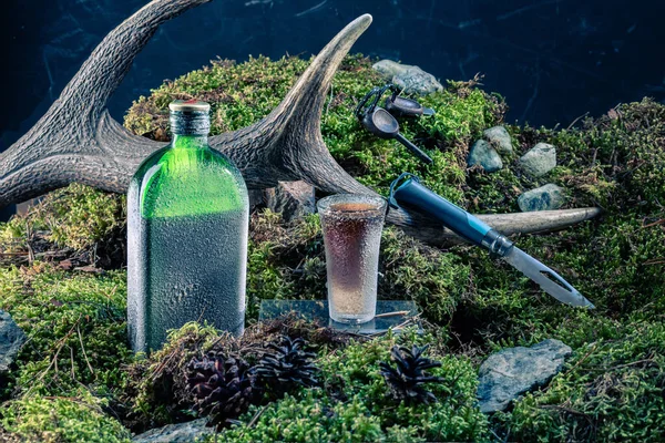Una Botella Vaso Alcohol Cubierto Heladas Composición Con Alcohol Sobre Fotos De Stock Sin Royalties Gratis