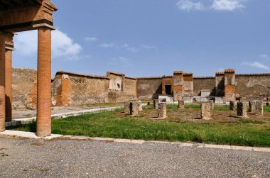 Macellum antik Pompeii 'de bir Roma pazarıdır, gıda için ayrılmış bir kamu pazarıdır.
