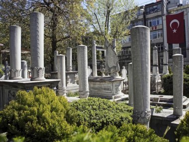 İstanbul, Türkiye 'deki Sultan 2. Mahmut Mezarlığı, Osmanlı İmparatorluğu' nda reform ve modernleşme döneminde hüküm süren Sultan 2. Mahmut 'un gömüldüğü yerdir.