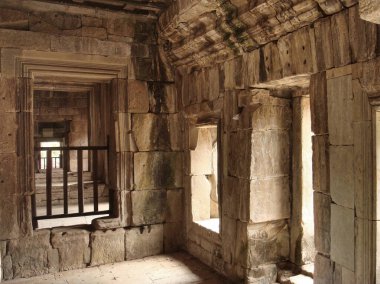 Angkor Wat tapınağı Kamboçya 'nın kalbidir, milli sembol, Khmer uygarlığının sembolü dünyanın en güzel anıtlarından biridir.