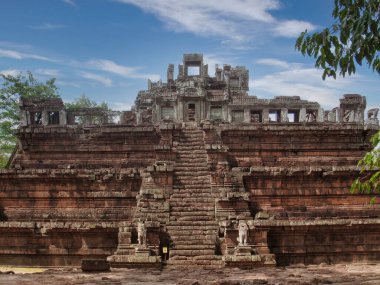 Khmer medeniyetinin bir başyapıtı olan Kamboçya 'nın ulusal sembolü Angkor Wat' ın muhteşem tapınağının mimari detayları.