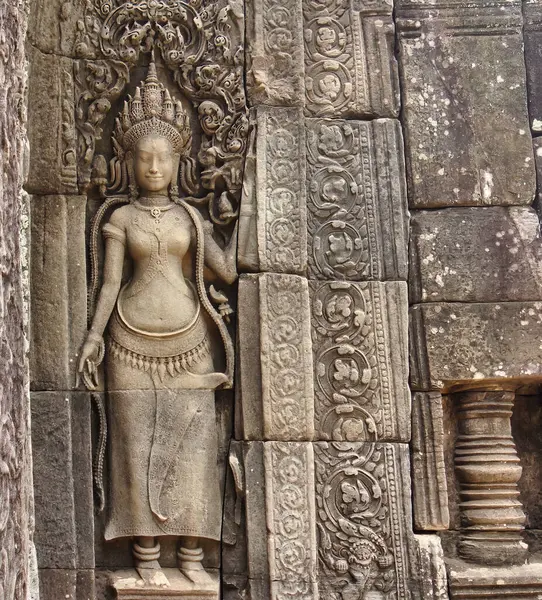 Khmer medeniyetinin bir başyapıtı olan Kamboçya 'nın ulusal sembolü Angkor Wat' ın muhteşem tapınağının mimari detayları.