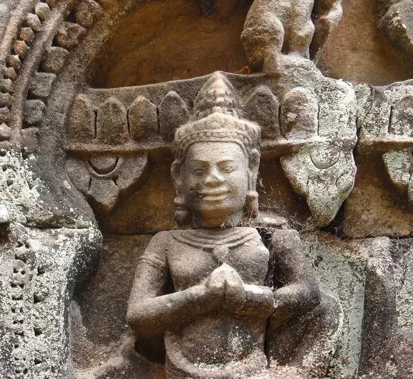 Khmer medeniyetinin bir başyapıtı olan Kamboçya 'nın ulusal sembolü Angkor Wat' ın muhteşem tapınağının mimari detayları.