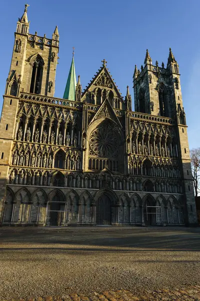 Nidaros Katedrali - Norveç 'in Nidaros Katedrali, tarihteki en önemli kilise, Norveç krallarının taç giyme töreni alanı, Trondheim.
