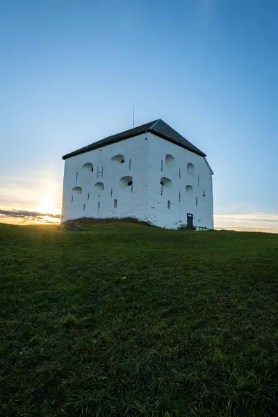 Trondheim Norveç yaz, otsu bir tepe üzerinde kale Kristiansten.