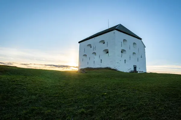 Trondheim Norveç yaz, otsu bir tepe üzerinde kale Kristiansten.