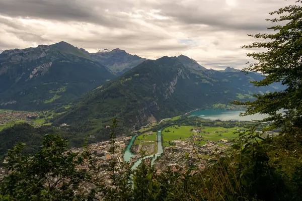 Interlaken, Harder Kulm, İsviçre 'den inanılmaz bir hava ve doğa manzarası.