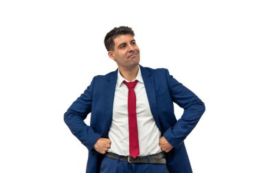 Başarılı bir iş adamının zaferi elleri kalçasında, memnuniyet ve zafer dolu bir gülümsemeyle yukarı bakmasıdır. Kendine güvenen bir tavırla, mutluluk ve gurur saçar.