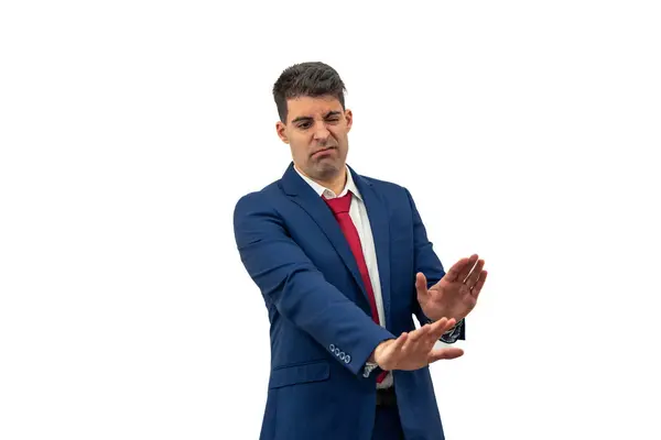 İş adamı, çelişkili bir yüz ifadesi sergilerken bir reddetme hareketi yaparak ellerini ileri ve aşağı doğru uzatır. Şirketin reddedilmesini ve kafa karışıklığını somutlaştırıyor.