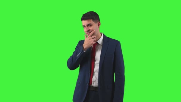Geschäftsmann Während Verführerisch Posiert Die Hand Zart Auf Seinem Gesicht — Stockvideo