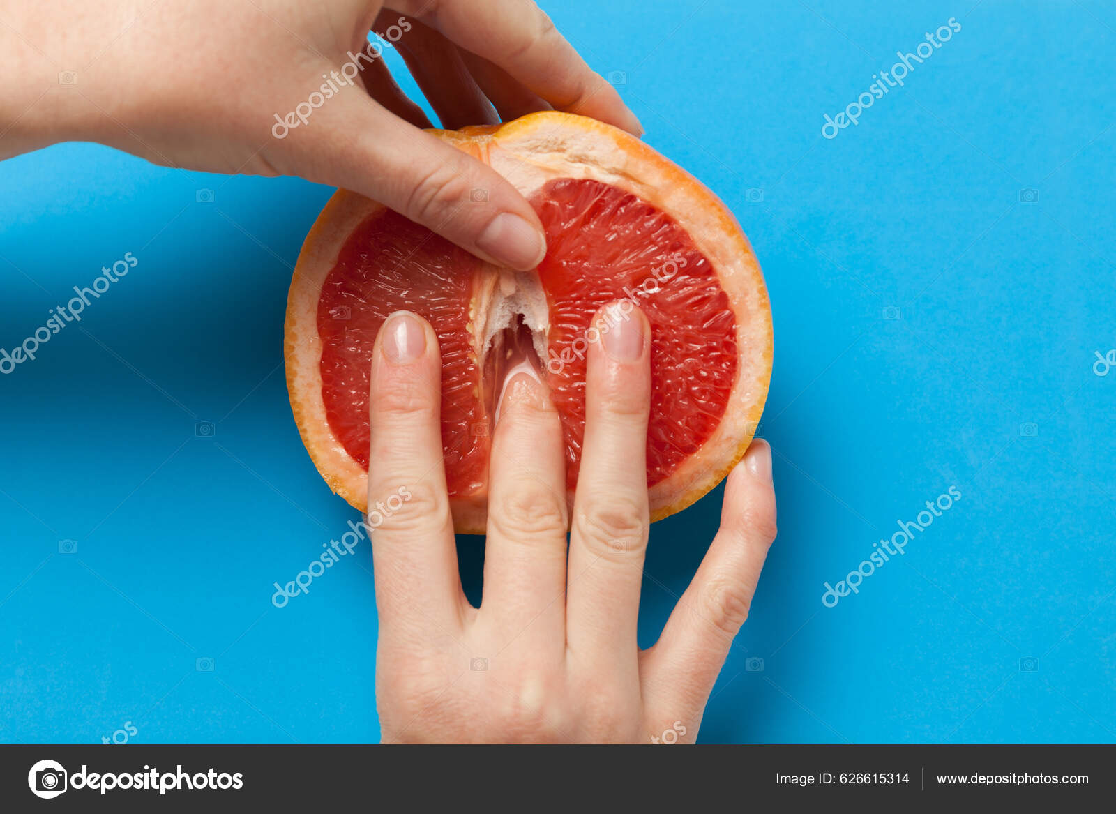 Two Female Fingers Grapefruit Woman Masturbation Sex Concept Vagina  Clitoris — Stock Editorial Photo © LIIMIT #626615314