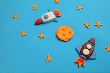 Uzayda iki çocuk (çocuk) roket, macera ve bilim. Yıldızlar ve ay. Plastik sanat, çizgi film.