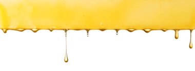 Beyaz zemin üzerinde sarı yağ damlaları, şeffaf altın sıvı bir akış.