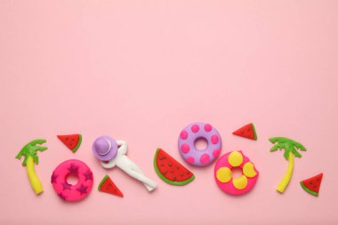 LILO, karpuz ve palmiye ağaçlarıyla yaz tatili konsepti. Tropikal gevşeme zevki.