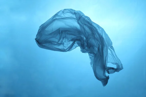 Bolsa Plástico Agua Azul Basura Bajo Agua Contaminación Plástica Los — Foto de Stock