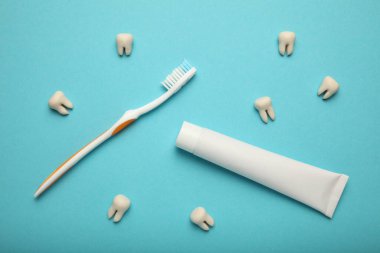 Diş minesi ve ağız boşluğunun bakımı, çocuk bakımı. Diş fırçaları.