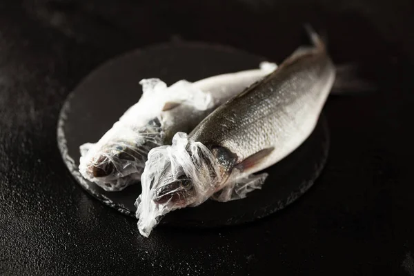 Peixe Morto Poluição Oceânica Saco Plástico Ambiente Mar Vida Selvagem — Fotografia de Stock