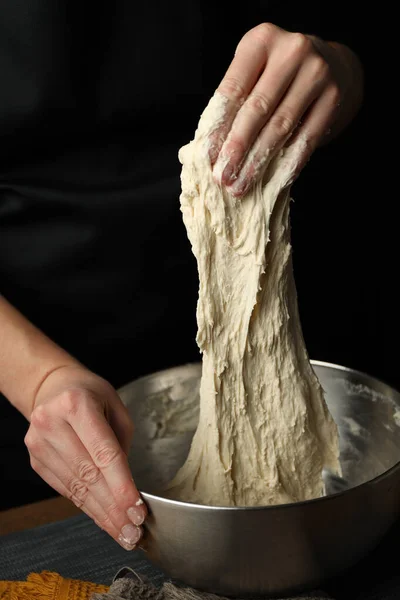 Knead Yeast Dough Black Background Hands Stretch Starter — Stock Photo, Image