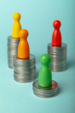 Zengin ve fakir arasındaki sosyal uçurum, kazanç becerisi, çalışanların kar karşılaştırması.